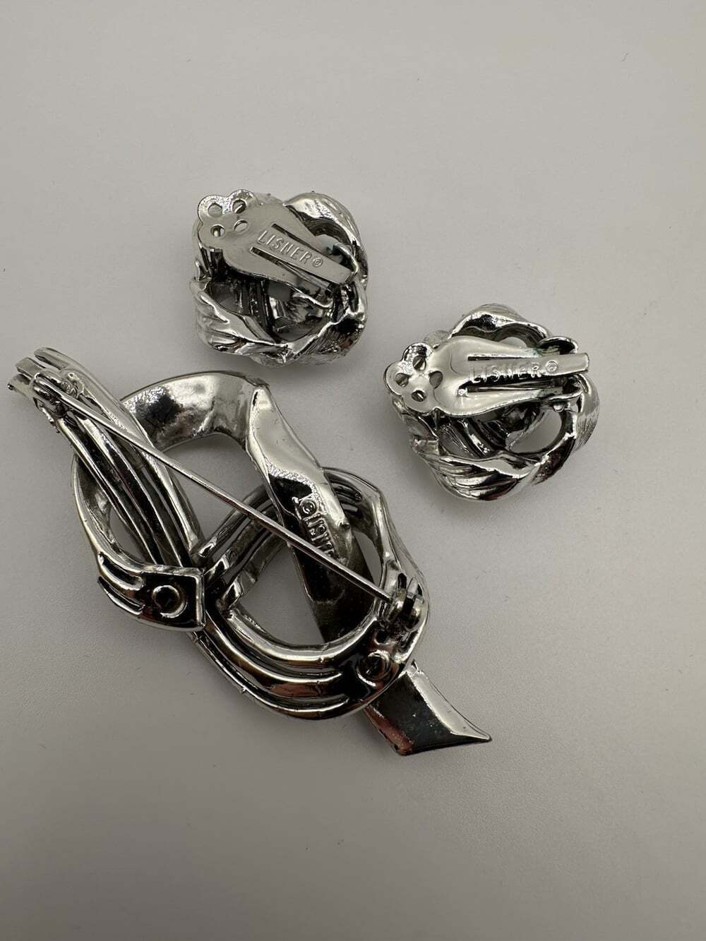 LISNER Silver Tone Knot Brooch Pin & Clip-On Earrings Jewelry Set - Picture 6 of 6